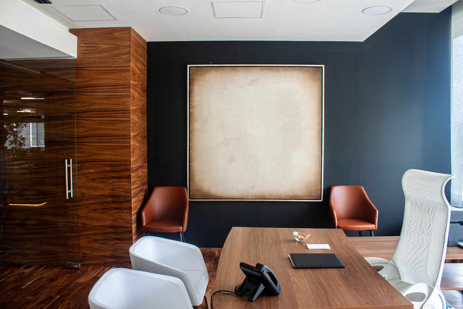 Can I rent meeting rooms in a virtual office?